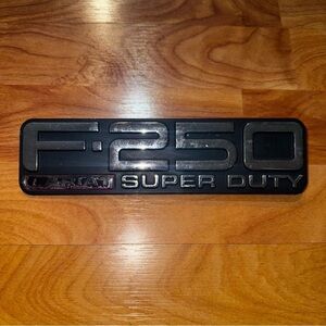 99 00 01 02 03 04 FORD F-250 F250 LARIAT SUPER DUTY SIDE EMBLEM BADGE OEM A22